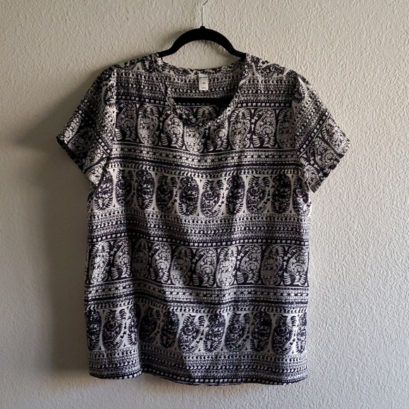 5/$25 Old Navy Blouse - Picture 4 of 4